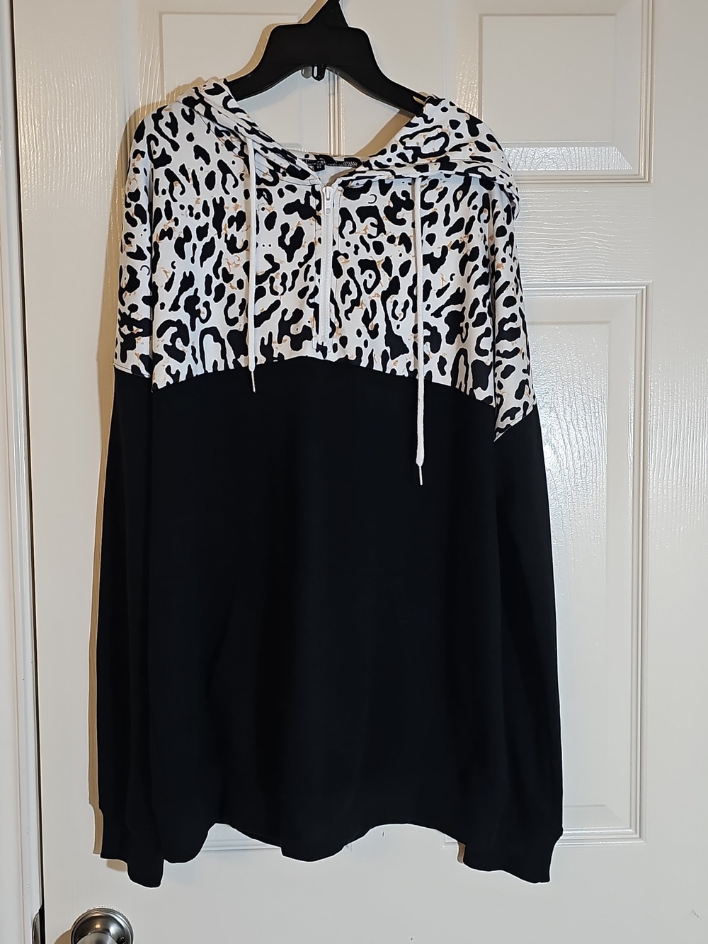 Leopard Print XL Black Pullover Hoodie Casual  Roomy Animal Print EUC